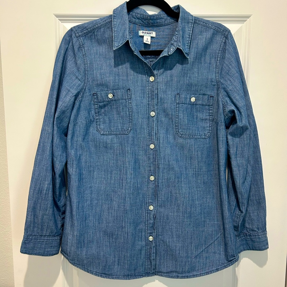 Old Navy Women’s denim button down shirt, medium